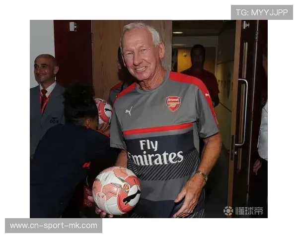 曾获世界杯冠军的阿森纳名宿将亮相中英青训交流会！他的传奇足迹令人期待！