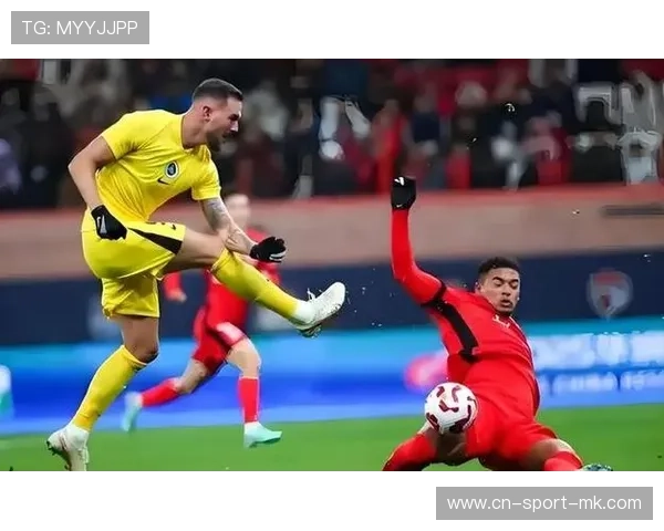 费利佩接罗慕洛传中，力压对手中卫头球破门